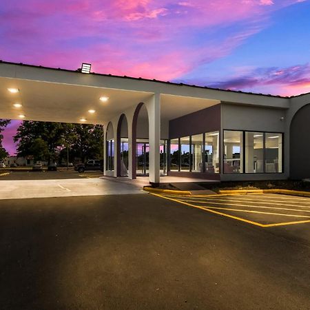 Hometowne Studios By Red Roof And Conference Center Chicago - N Aurora Naperville North Aurora Zewnętrze zdjęcie