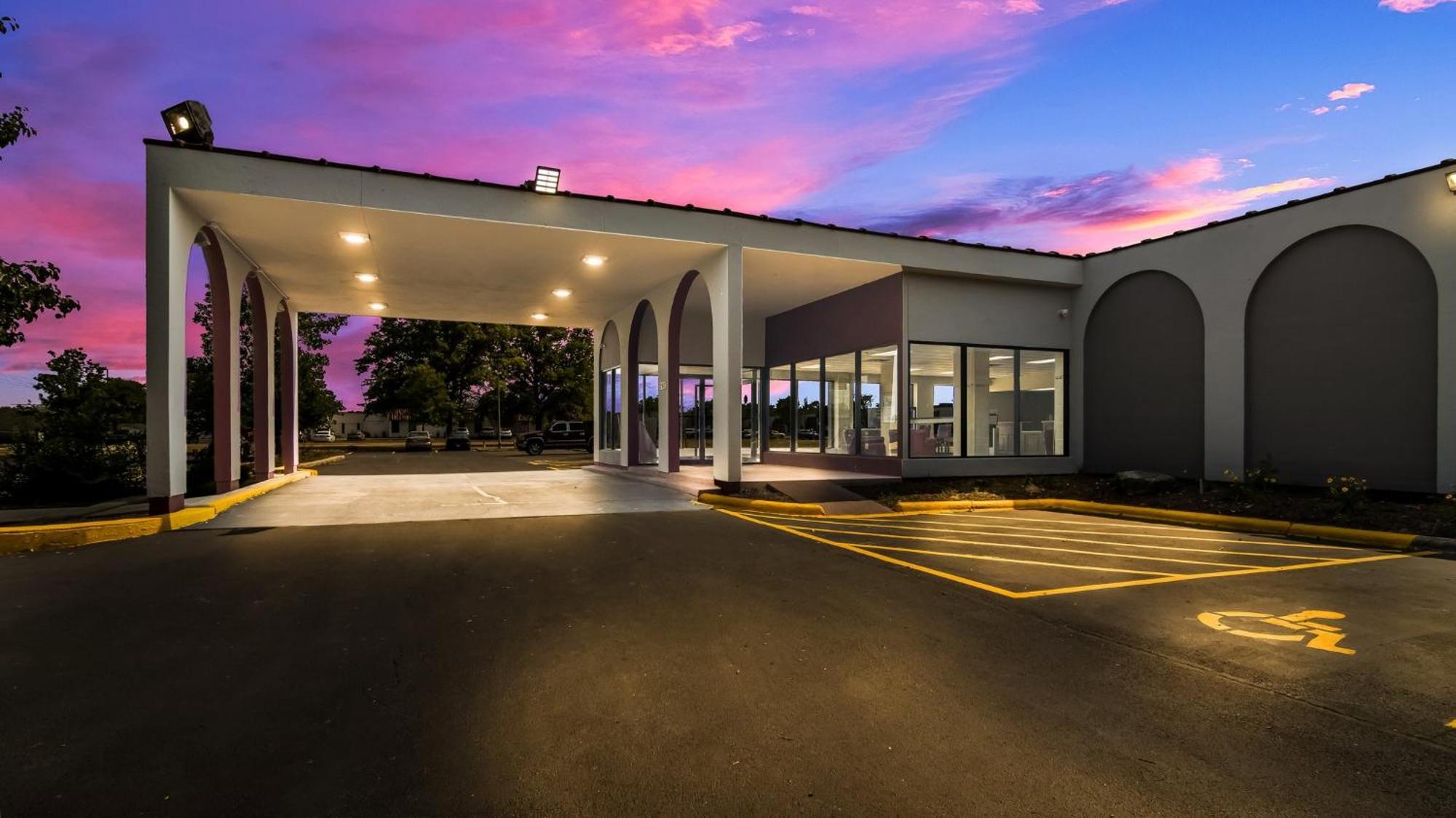 Hometowne Studios By Red Roof And Conference Center Chicago - N Aurora Naperville North Aurora Zewnętrze zdjęcie