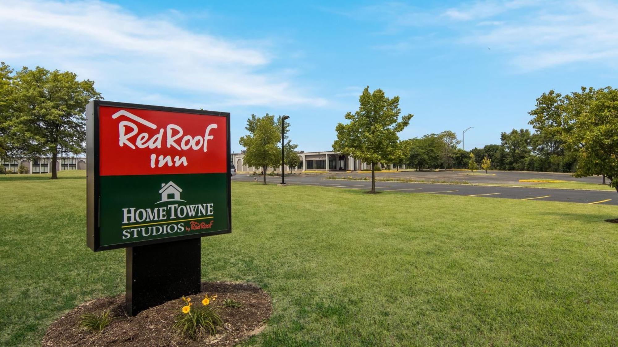 Hometowne Studios By Red Roof And Conference Center Chicago - N Aurora Naperville North Aurora Zewnętrze zdjęcie